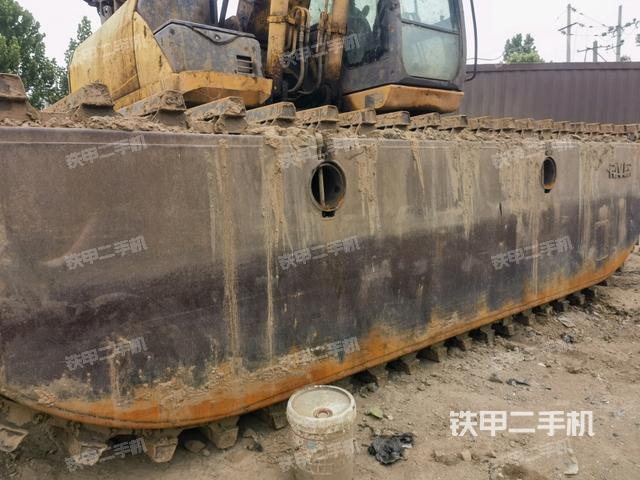 單側(cè)履帶整體(整機(jī)外觀) 單側(cè)履帶整體(整機(jī)外觀)