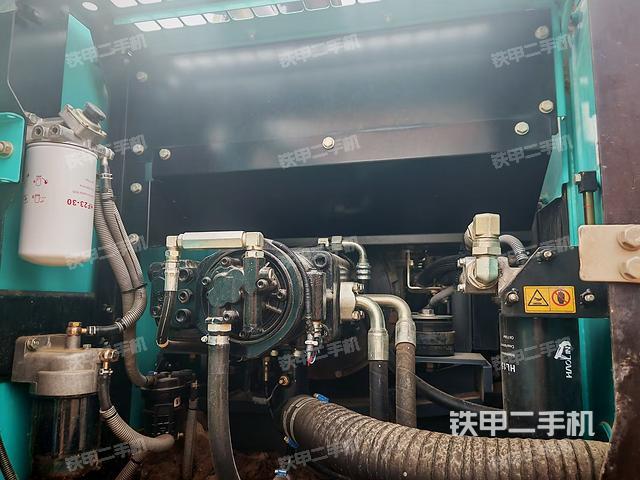 液壓泵艙室正面整體(整機(jī)外觀) 液壓泵艙室正面整體(整機(jī)外觀)