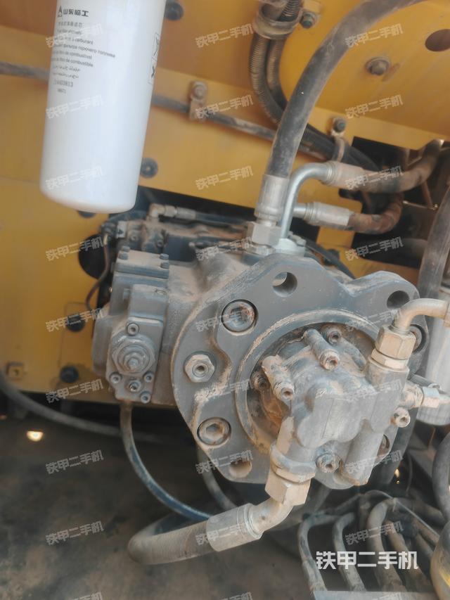 液壓泵艙室正面整體（整機(jī)外觀）