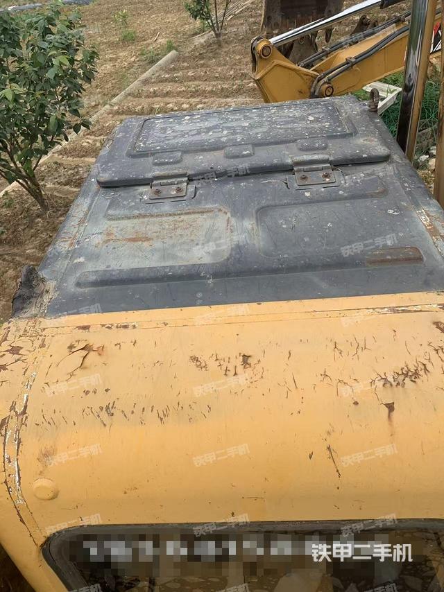 驾驶室顶部(整机外观) 驾驶室顶部(整机外观)