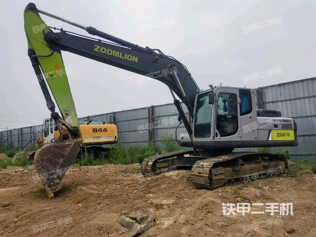 中聯(lián)重科ZE215E-10挖掘機(jī)