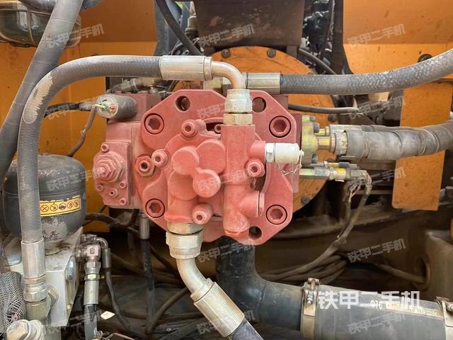 液壓泵艙室正面整體（整機(jī)外觀）