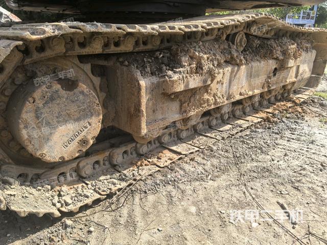 單側(cè)履帶整體（整機(jī)外觀）