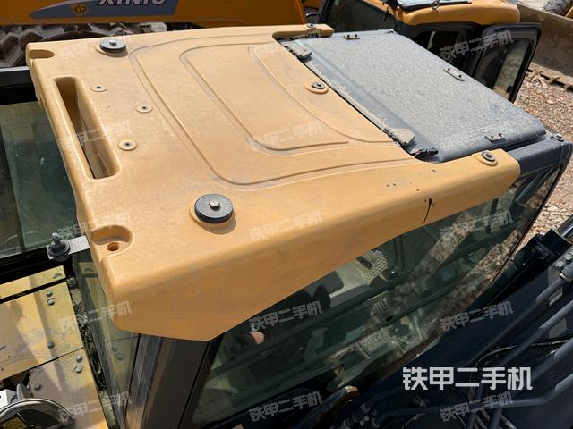 駕駛室頂部(整機(jī)外觀) 駕駛室頂部(整機(jī)外觀)