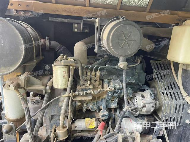 發(fā)動(dòng)機(jī)室（上車部件）