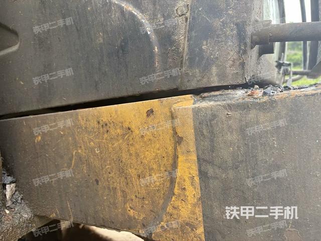 轉(zhuǎn)盤(pán)和下車(chē)架正前(工作和回轉(zhuǎn)裝置) 轉(zhuǎn)盤(pán)和下車(chē)架正前(工作和回轉(zhuǎn)裝置)