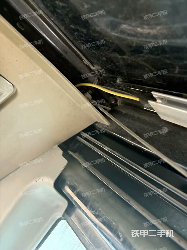 駕駛室左前45度(駕駛室部分) 駕駛室左前45度(駕駛室部分)