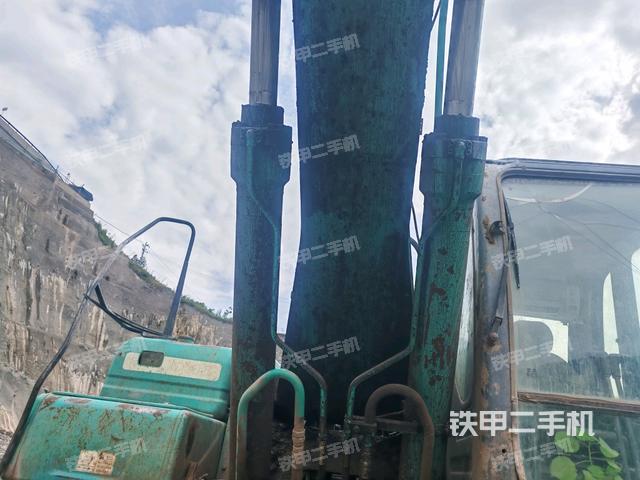 大臂油缸整體?豎拍(工作和回轉(zhuǎn)裝置) 大臂油缸整體?豎拍(工作和回轉(zhuǎn)裝置)