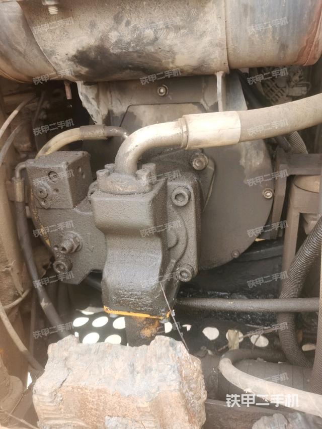 液壓泵艙室正面整體(整機(jī)外觀) 液壓泵艙室正面整體(整機(jī)外觀)