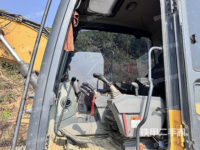 驾驶室整体（整机外观）