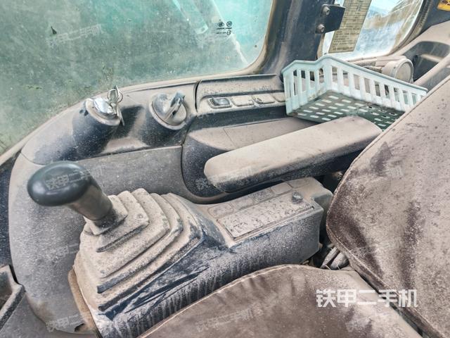 座椅右側(cè)控制臺/鑰匙門/油門/含右手柄(駕駛室部分) 座椅右側(cè)控制臺/鑰匙門/油門/含右手柄(駕駛室部分)