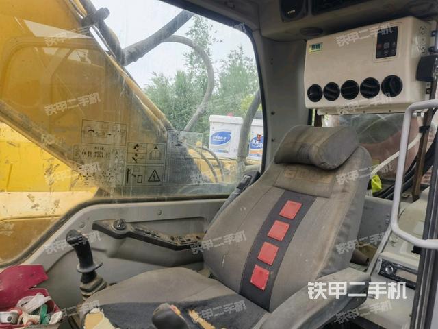 駕駛室整體(整機(jī)外觀) 駕駛室整體(整機(jī)外觀)