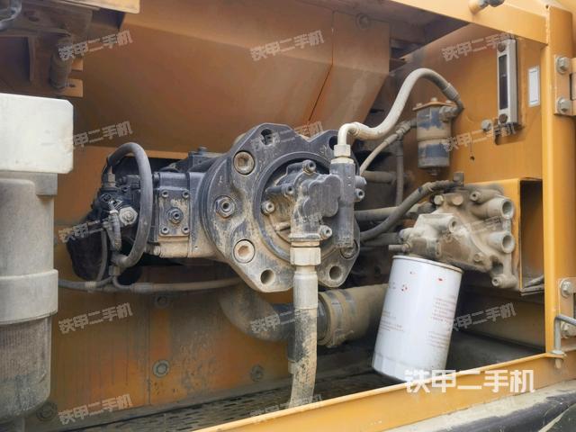 液壓泵艙室正面整體(整機(jī)外觀) 液壓泵艙室正面整體(整機(jī)外觀)