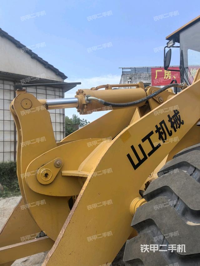 铲斗油缸侧面(工作装置) 铲斗油缸侧面(工作装置)