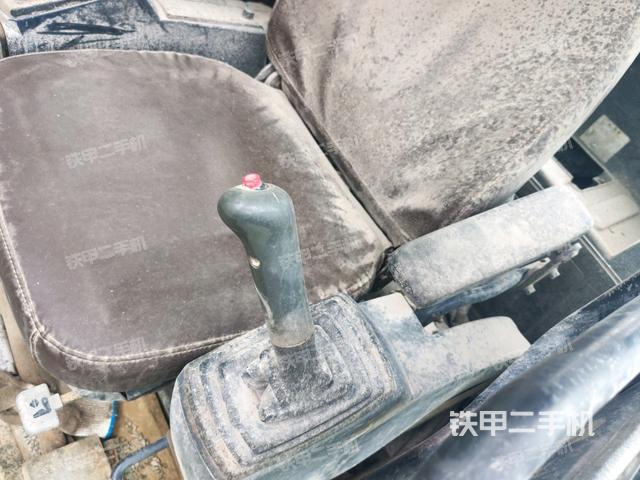 座椅左側(cè)控制臺/音響/含左手柄(駕駛室部分) 座椅左側(cè)控制臺/音響/含左手柄(駕駛室部分)