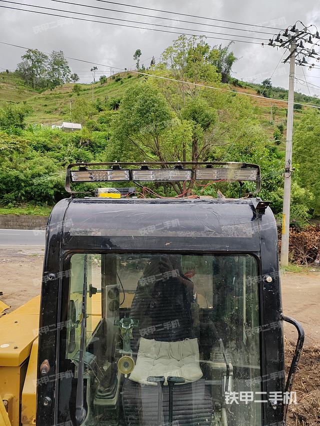 驾驶室顶部（整机外观）