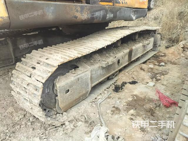 单侧履带整体(整机外观) 单侧履带整体(整机外观)