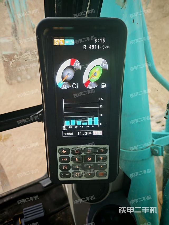 駕駛室整體(整機(jī)外觀) 駕駛室整體(整機(jī)外觀)