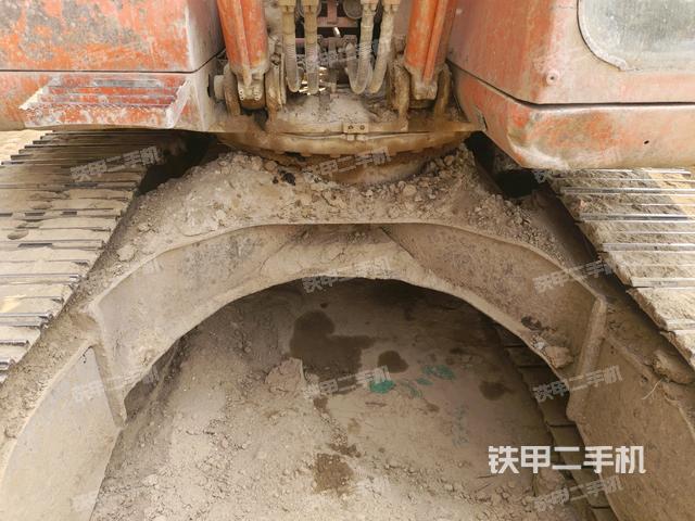 轉(zhuǎn)盤和下車架正前(工作和回轉(zhuǎn)裝置) 轉(zhuǎn)盤和下車架正前(工作和回轉(zhuǎn)裝置)