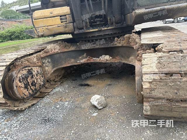鏟斗右后整體(工作和回轉(zhuǎn)裝置) 鏟斗右后整體(工作和回轉(zhuǎn)裝置)