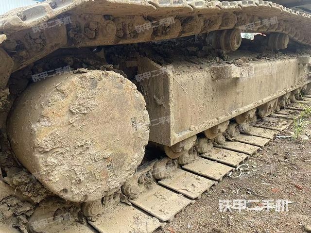 左側(cè)履帶整體?(行走機(jī)構(gòu)) 左側(cè)履帶整體?(行走機(jī)構(gòu))