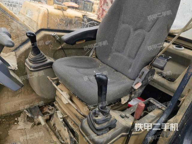 駕駛室整體(整機外觀) 駕駛室整體(整機外觀)