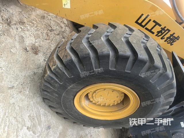 右后轮(行走机构) 右后轮(行走机构)