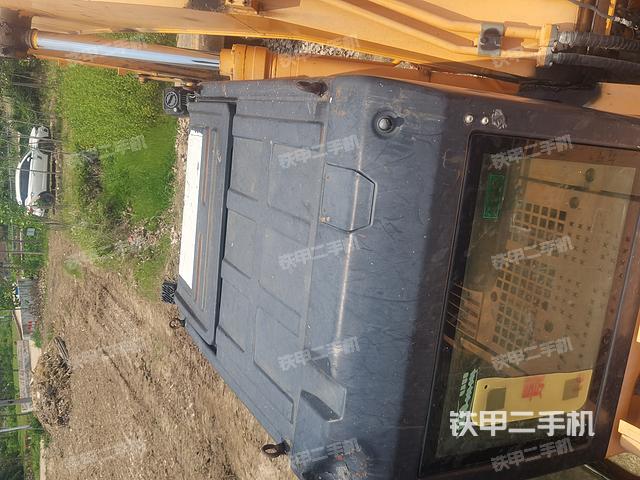 駕駛室頂部(整機外觀) 駕駛室頂部(整機外觀)