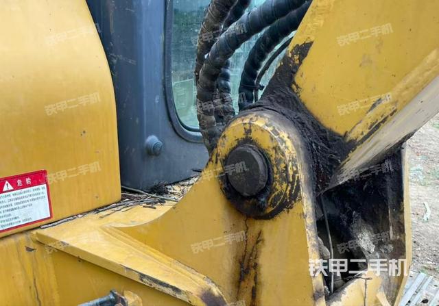 大臂根部?斜（工作和回轉(zhuǎn)裝置）