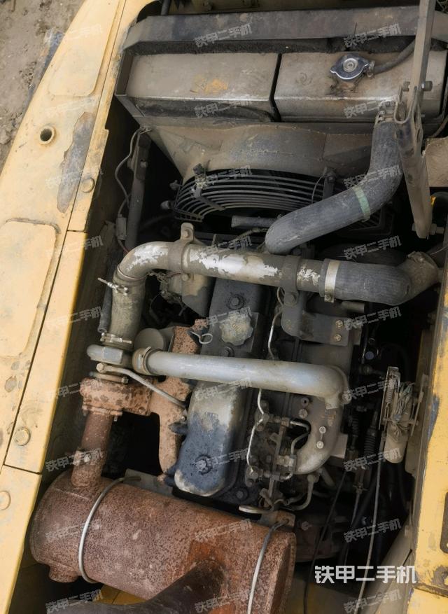 液壓泵艙室正面整體(整機外觀) 液壓泵艙室正面整體(整機外觀)