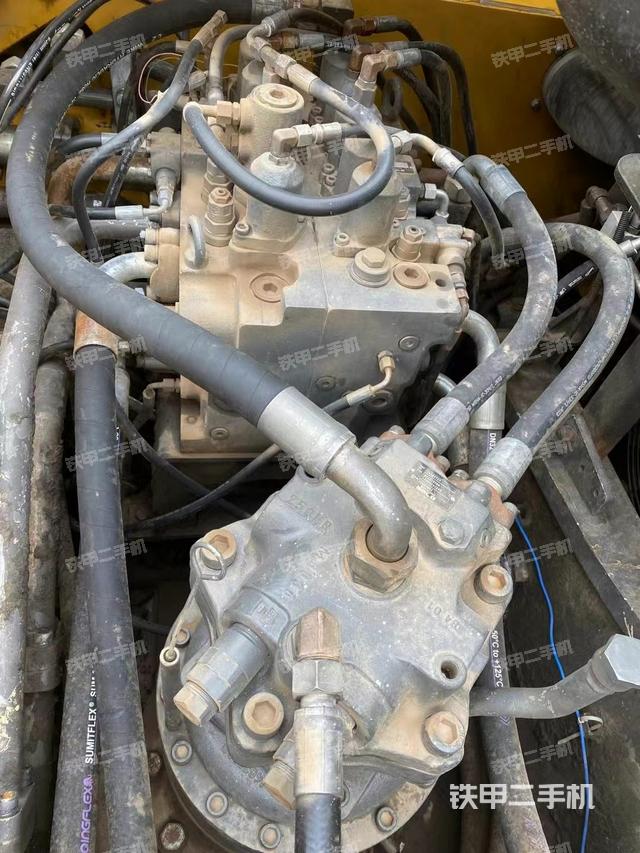 回转马达和主控阀（整机外观）