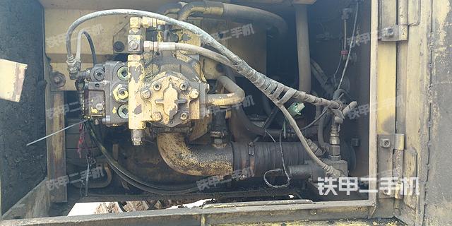 液壓泵艙室正面整體(整機(jī)外觀) 液壓泵艙室正面整體(整機(jī)外觀)