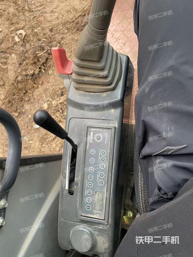 座椅左側(cè)控制臺(tái)/音響/含左手柄（駕駛室部分）