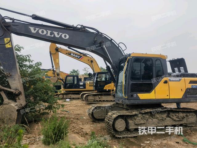 沃爾沃EC210D挖掘機