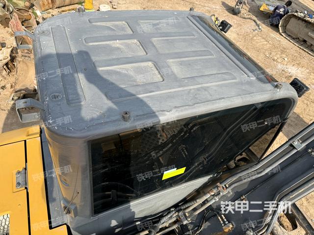 駕駛室頂部（整機外觀）