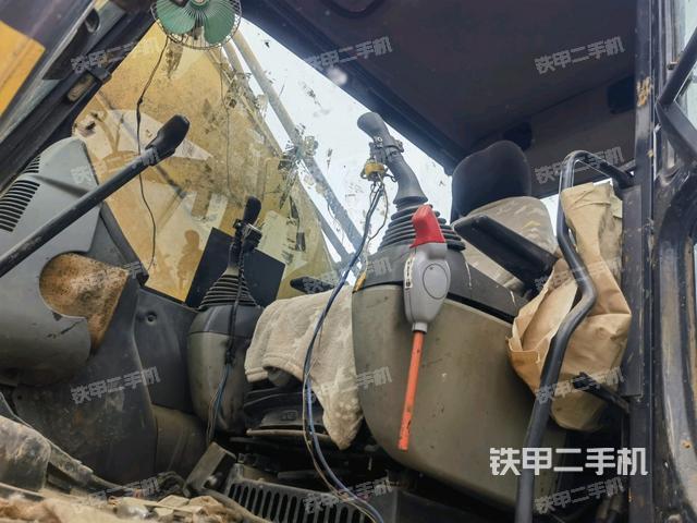 駕駛室整體(整機外觀) 駕駛室整體(整機外觀)