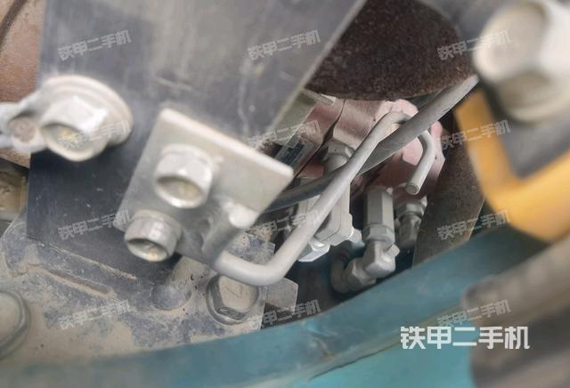 液壓泵艙室正面整體(整機(jī)外觀) 液壓泵艙室正面整體(整機(jī)外觀)