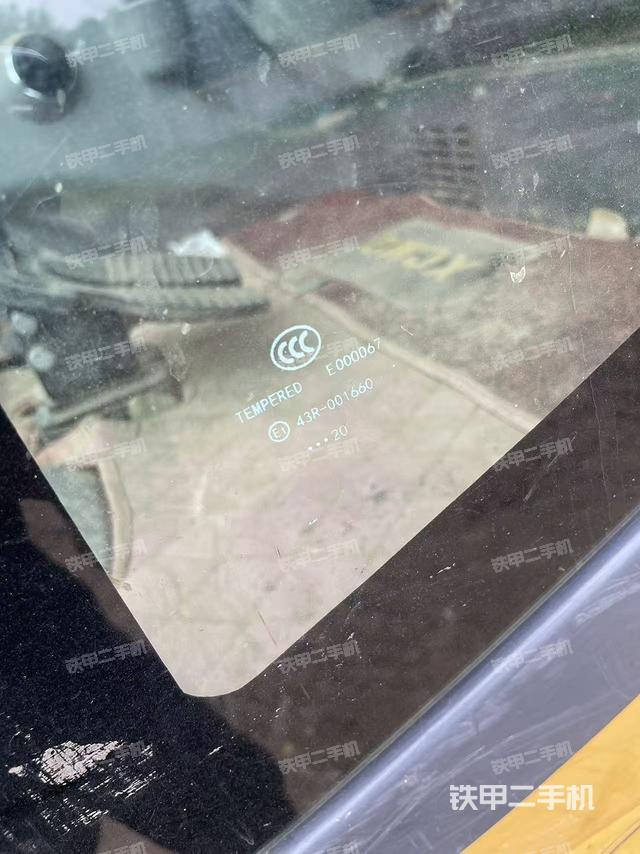 左后方玻璃角標(biāo)（駕駛室部分）