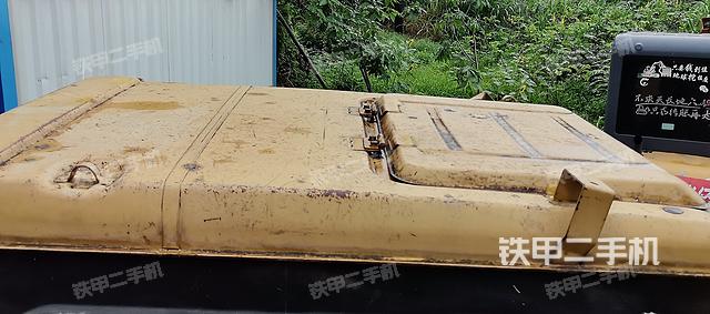 駕駛室頂部(整機(jī)外觀) 駕駛室頂部(整機(jī)外觀)
