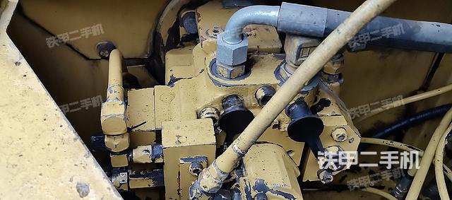 液壓泵艙室正面整體(整機(jī)外觀) 液壓泵艙室正面整體(整機(jī)外觀)