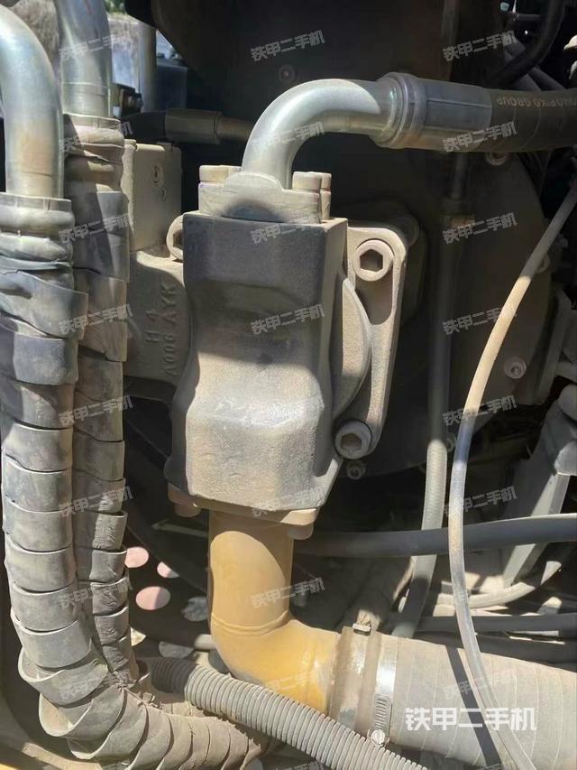 液壓泵艙室正面整體(整機外觀) 液壓泵艙室正面整體(整機外觀)