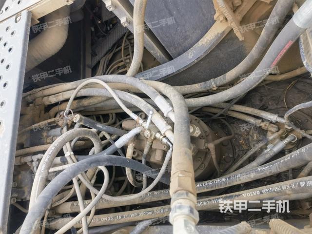 回轉(zhuǎn)馬達(dá)和主控閥(整機(jī)外觀) 回轉(zhuǎn)馬達(dá)和主控閥(整機(jī)外觀)