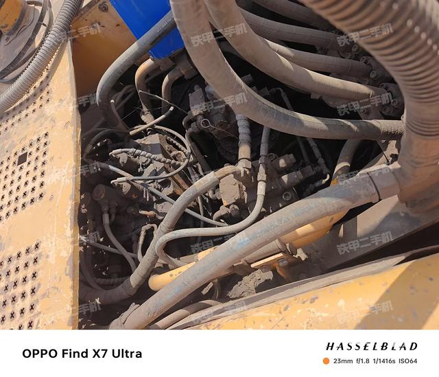 回转马达和主控阀（整机外观）