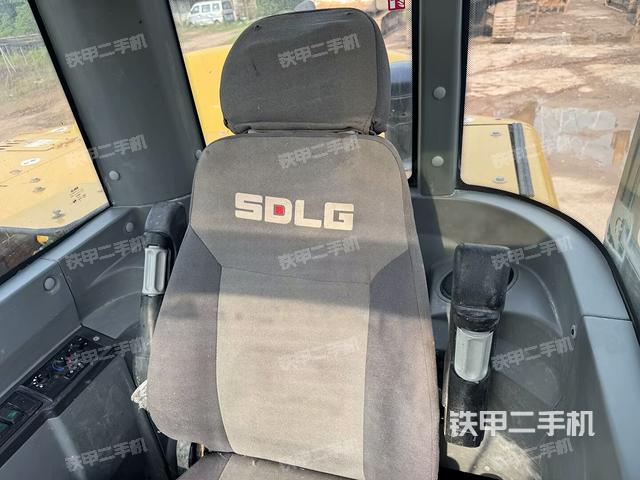 后窗玻璃角标（驾驶室部分）