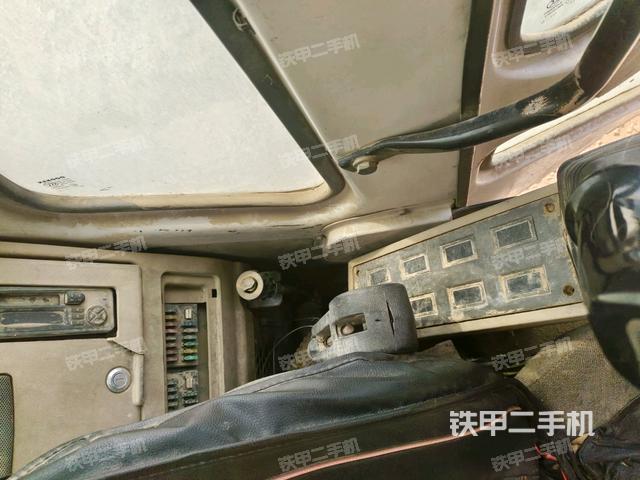 座椅左側(cè)控制臺(tái)/音響/含左手柄(駕駛室部分) 座椅左側(cè)控制臺(tái)/音響/含左手柄(駕駛室部分)