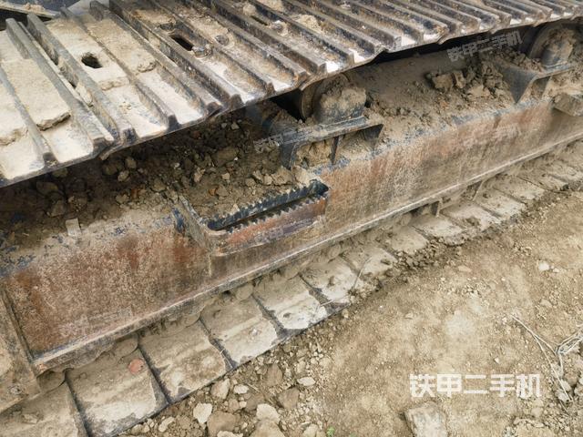 單側(cè)履帶整體(整機(jī)外觀) 單側(cè)履帶整體(整機(jī)外觀)