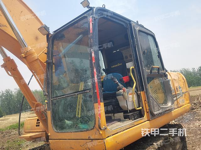 駕駛室整體(整機外觀) 駕駛室整體(整機外觀)