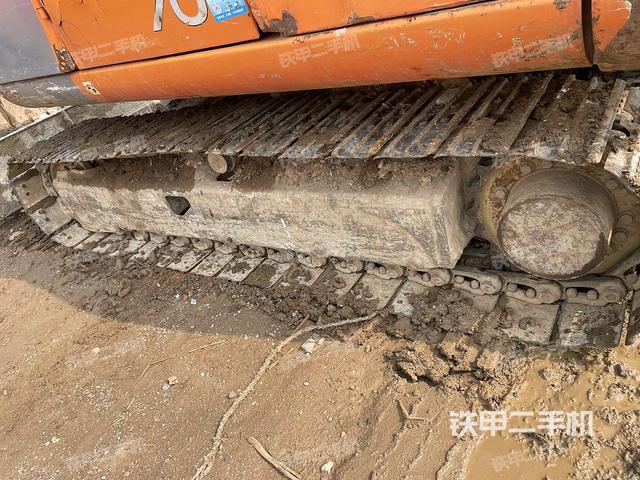 單側(cè)履帶整體(整機(jī)外觀) 單側(cè)履帶整體(整機(jī)外觀)