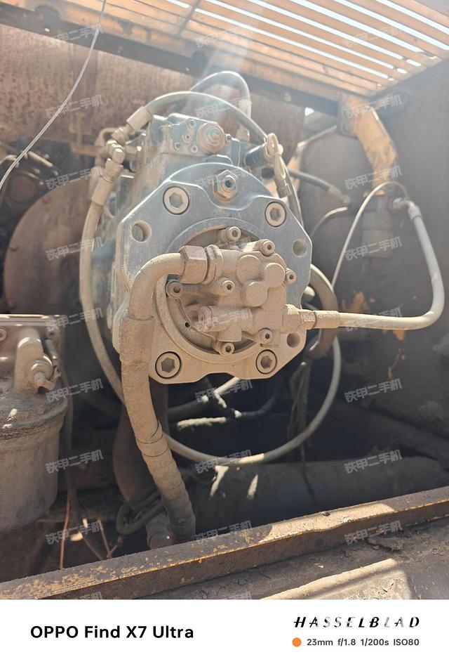 液压泵舱室正面整体（整机外观）