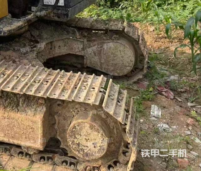轉(zhuǎn)盤和下車架正前(工作和回轉(zhuǎn)裝置) 轉(zhuǎn)盤和下車架正前(工作和回轉(zhuǎn)裝置)